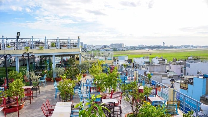 6 quán rooftop Gò Vấp với view ngắm máy bay cực ấn tượng 3