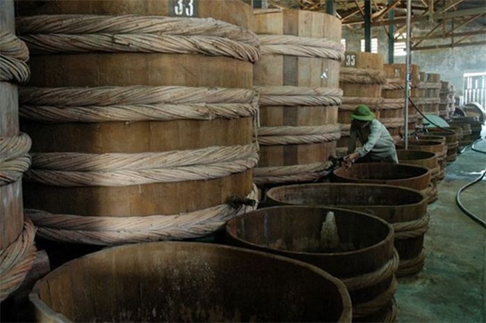 Những giọt nước mắm Vũng Tàu đậm đà không chỉ mang hương vị của cá và muối mà còn là biểu tượng của sự cố gắng và vất vả của người dân nơi đây.
