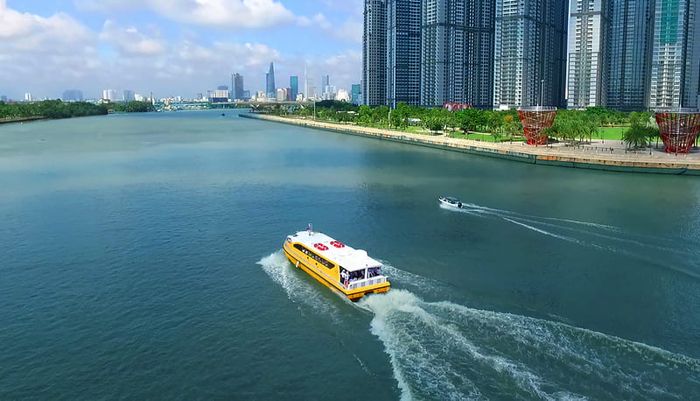 Hãy cùng Water Bus Sài Gòn khám phá hành trình trên dòng sông đầy ấn tượng.