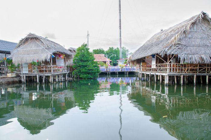 Trở về với miền quê sông nước tại nhà hàng Sông Rạch Hào 13