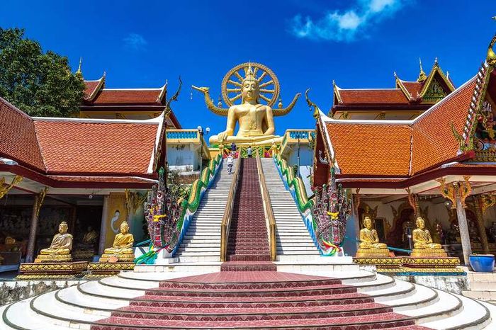 Wat Phra Yai, ngôi chùa Phật Lớn trang nghiêm trên ngọn đồi ở Thái Lan 5