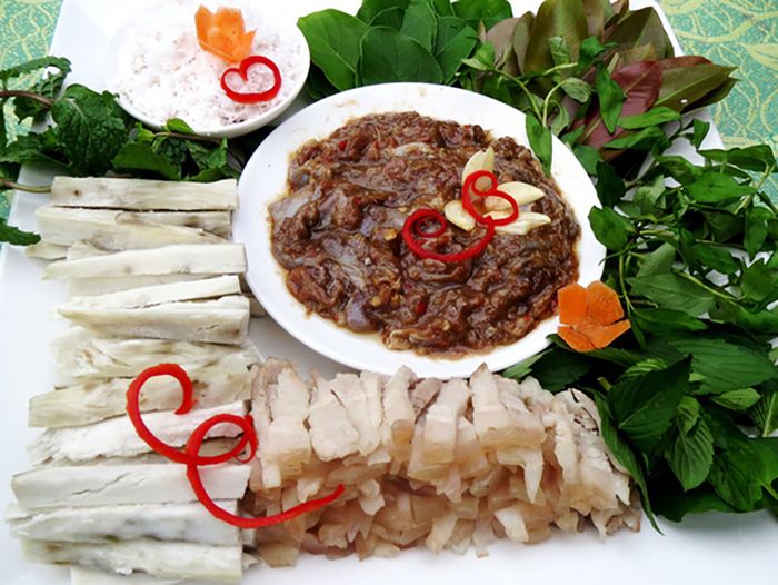 Khoai lang chấm mắm sống, một đặc sản riêng của người miền Tây