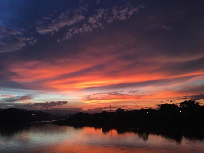 Hãy đến Nhà hàng Thuyền Chài 11 để thưởng thức bữa ăn và ngắm view sông tuyệt vời!