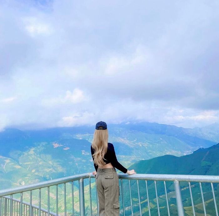 Tà Xùa, vẻ đẹp tuyệt vời giữa lớp mây trắng xóa.