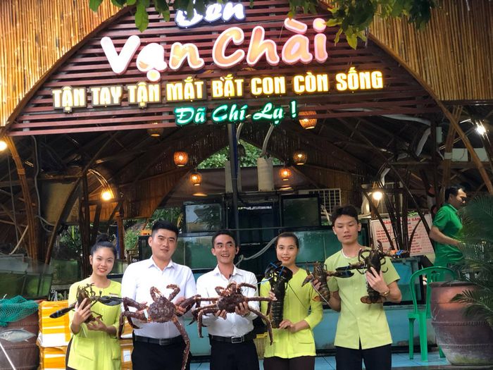 Thưởng thức bữa trưa giữa không gian gần gũi thiên nhiên tại nhà hàng hải sản Vạn Chài 11