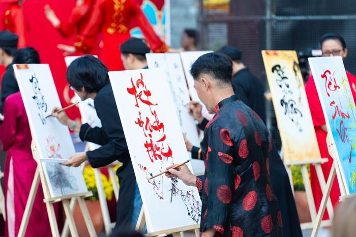 Lễ hội Tết Việt Giáp Thìn 2024 phản ánh sự đậm đà của lễ hội Tết miền Nam