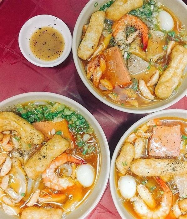 Bánh canh Long Hương - Nước lèo đậm đà, thơm ngon, hấp dẫn 6