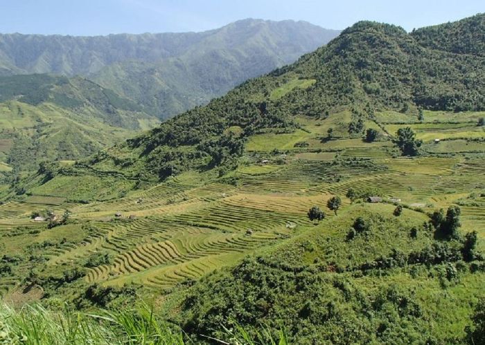 Khám phá Bản Mù - Vượt qua những con đường khó khăn trên dốc núi