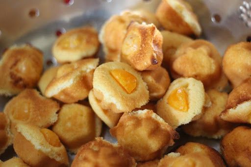 Thưởng thức bánh bông lan trứng muối Vũng Tàu với vị mềm xốp, thơm ngon mùi sữa 3