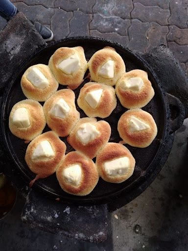 Thưởng thức bánh bông lan trứng muối Vũng Tàu với vị mềm xốp, thơm ngon mùi sữa 12