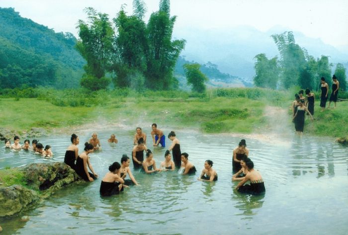Thưởng thức văn hóa Thái ở Bản Hốc Yên Bái 4