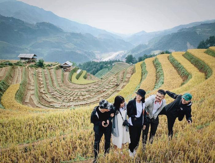 Đánh giá Mù Cang Chải với sự vui nhộn, tươi tắn cùng nhóm bạn thân 9