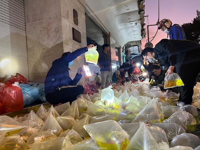 Khám phá 6 khu chợ đêm Sài Gòn, khám phá thành phố không ngủ 7