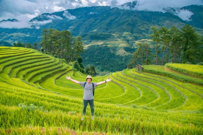 Đi dạo qua Mù Cang Chải, chiêm ngưỡng vẻ đẹp hữu tình của làng quê vùng cao, khiến lòng người say mê đắm đuối.