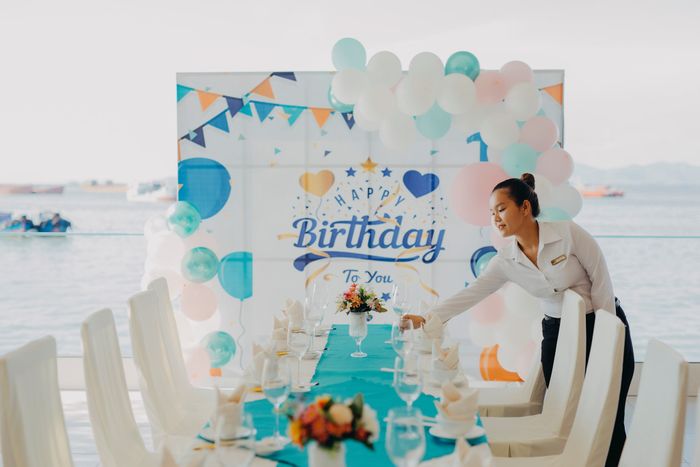 Thưởng thức bữa ăn bên bờ biển tại nhà hàng hải sản Lâm Đường