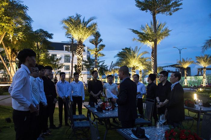 Ola Ola Nhà Hàng, Quán Bar và Cà Phê - Điểm đến không thể bỏ qua khi đến Vũng Tàu 11