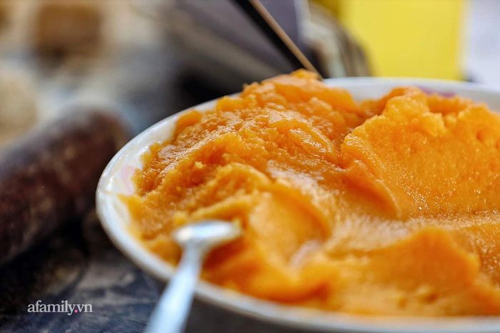 Tại quán bánh tiêu Vũng Tàu, việc thưởng thức một miếng bánh không chỉ phụ thuộc vào sở thích cá nhân mà còn tùy thuộc vào duyên số, tạo nên một trải nghiệm độc đáo! 10