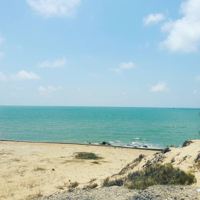Rủ nhau khám phá bãi biển Dinh Cô và thưởng ngoạn cuộc sống chậm rãi giữa sự sôi động của thành phố