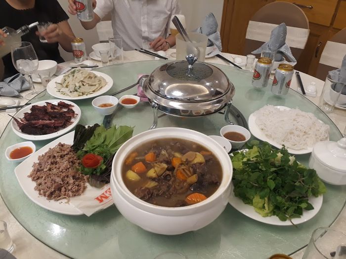 Khám phá không gian đẳng cấp tại Nhà hàng Tùng Dương - Trải nghiệm độc đáo