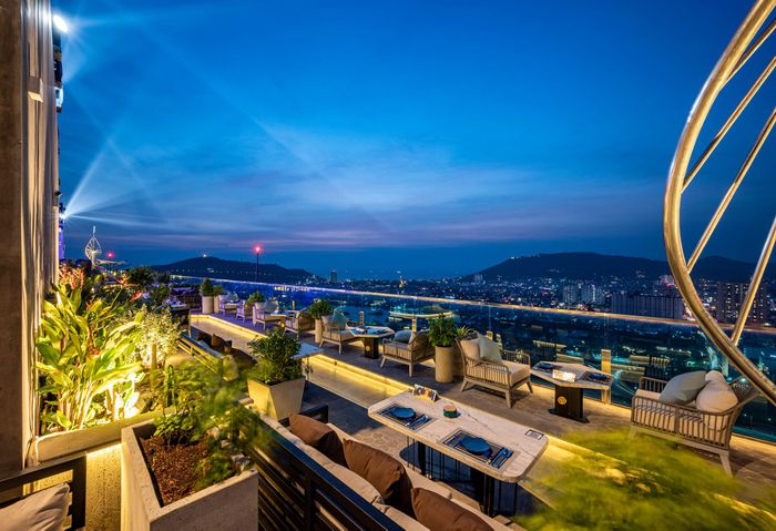 Thưởng thức khung cảnh tuyệt vời từ tầng cao của OASKY Restaurant & Lounge Vũng Tàu 3