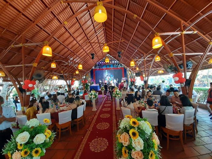 Thưởng thức bữa trưa giữa không gian gần gũi thiên nhiên tại nhà hàng hải sản Vạn Chài 8