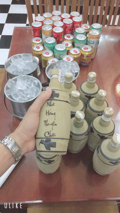 Thưởng thức bữa ăn và ngắm view sông tại Nhà hàng Thuyền Chài 17 là một trải nghiệm độc đáo