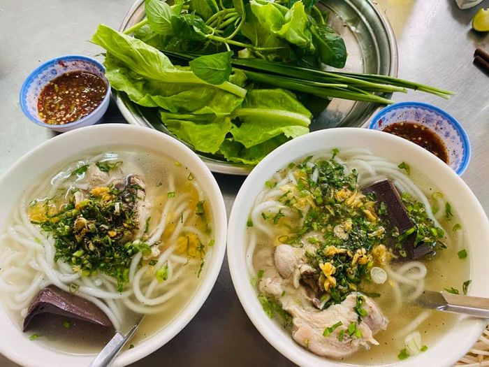 Bánh canh Long Hương - Nước lèo thơm ngon, đậm đà, hấp dẫn 5