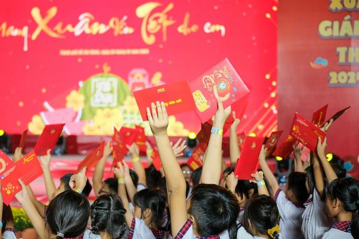 Lễ hội Tết Việt Giáp Thìn 2024 mang đậm nét đẹp của phong cách Tết miền Nam.