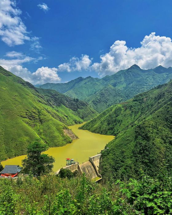 Thưởng ngoạn vẻ đẹp của Tà Xùa trong ngày không mây 9