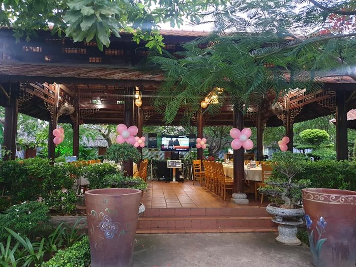 Thưởng thức bữa trưa giữa không gian gần gũi thiên nhiên tại nhà hàng hải sản Vạn Chài 7