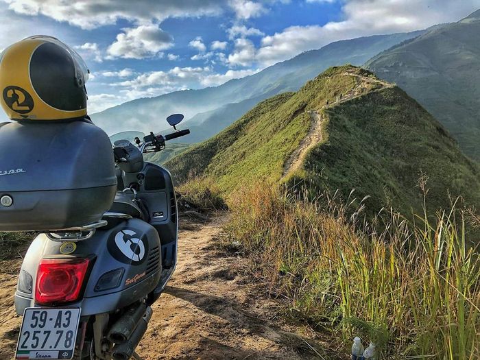 Vượt qua thử thách trên con đường Tà Xùa với chiếc Vespa GTV 10