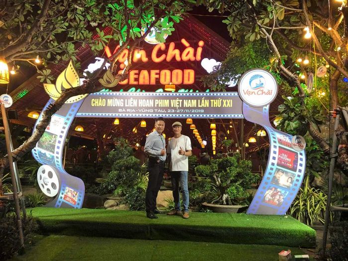 Thưởng thức bữa trưa giữa không gian gần gũi thiên nhiên tại nhà hàng hải sản Vạn Chài 13