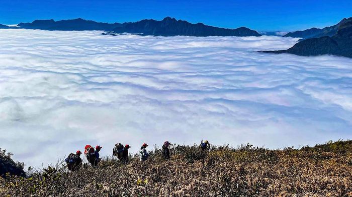 Trekking Tà Chì Nhù 2N3Đ - Trải nghiệm giữa không gian mây trời 10
