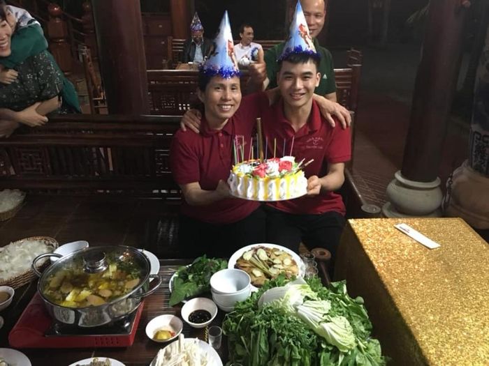 Thưởng thức bữa ăn và ngắm view sông tại Nhà hàng Thuyền Chài 18 là một trải nghiệm tuyệt vời