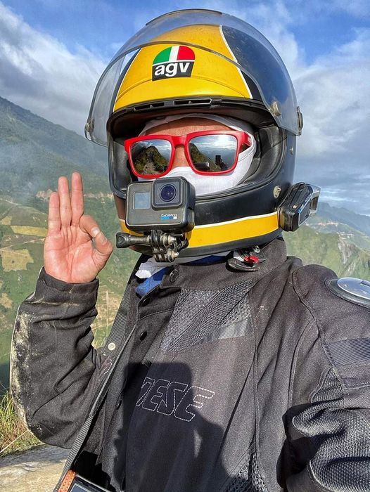 Đánh bại những khó khăn trên con đường hẹp của Tà Xùa bằng chiếc Vespa GTV 7