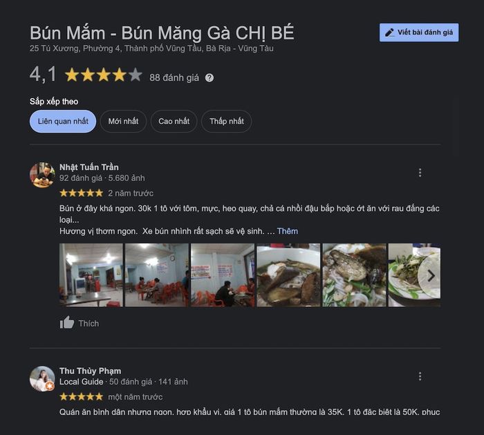 “Lâu rồi không ghé vào quán, trưa nay tự nhiên không muốn ăn cơm, đổi món qua ăn bún mắm Chị Bé. Dẫn theo nhỏ trùm ăn cay, vào quán chưa gì đã thấy nồng mùi mắm thơm. Bưng ra tô bún to tổ chảng, rau trụng ăn kèm nhiều. Hôm nay mình chỉ ăn thịt heo quay, tô đầy thịt. Quán có trà tắc chỉ 7k ly, ngon lắm. Hơi ngọt nên chỉ cần vảo pha chua chua là toẹt vời!” Bạn Thảo chia sẻ. Hẳn bạn cũng là khách quen của quán chị Bé.