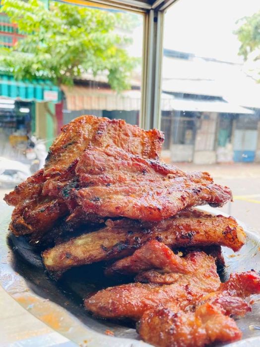 Quán Cơm Tấm Cô Tuyết, một địa chỉ ẩm thực bình dân nhưng vẫn thu hút rất nhiều thực khách