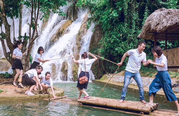 Thác Mơ - Vẻ đẹp dịu dàng như lụa đào ở vùng cao Yên Bái 3