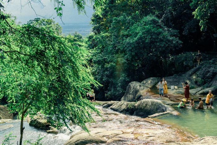 Mùa thu đã đang bắt đầu hiện hữu yên bình trên mỗi con đường nhỏ ở Vũng Tàu