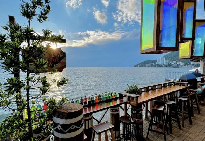 Beach Stop Lounge & Cafe, trải nghiệm hoàng hôn lãng mạn ở Vũng Tàu 10