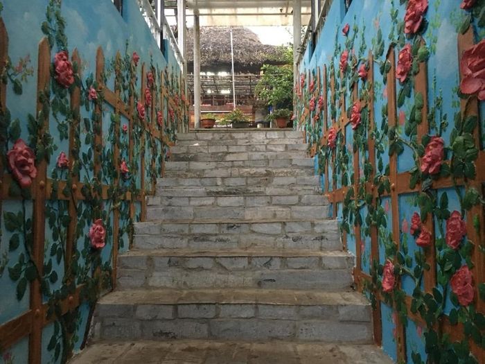 Thưởng thức bữa ăn và ngắm view sông tại Nhà hàng Thuyền Chài 14 là một trải nghiệm đáng giá