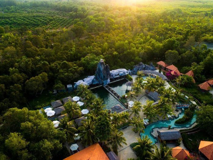Xem thông tin về Giá vé vào cổng Suối nước nóng Bình Châu một cách chi tiết 2