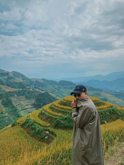 Thưởng ngoạn vẻ đẹp của Mù Cang Chải khi cuối mùa lúa chín, khiến lòng người say đắm.