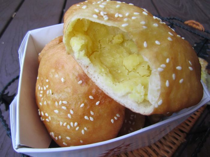 Quán bánh tiêu Vũng Tàu - Chỉ cần ăn một miếng bánh, nhưng lại phụ thuộc vào số phận, lạ à nhen! 4