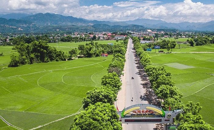 Đừng quên mua vài kí thịt trâu gác bếp làm quà cho bạn bè và người thân nhé!