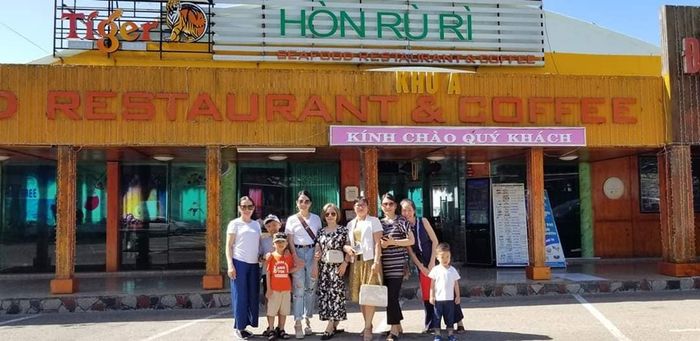 Nhà hàng hải sản Hòn Rù Rì - Nơi ngắm hoàng hôn độc đáo tại Vũng Tàu 2