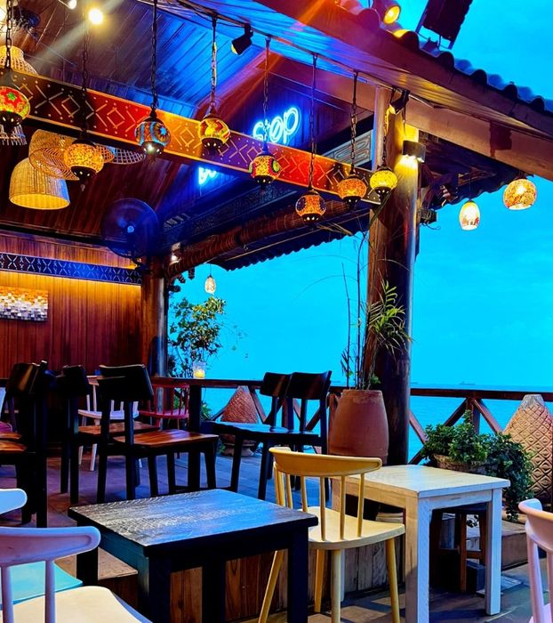 Beach Stop Lounge & Cafe, trải nghiệm hoàng hôn lãng mạn ở Vũng Tàu 7