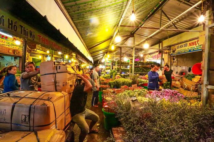 Khám phá 6 khu chợ đêm Sài Gòn, khám phá thành phố không ngủ 5