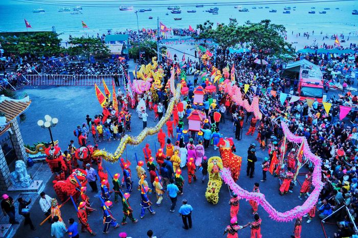 Lễ hội Dinh Cô Long Hải - Một lễ hội nước độc đáo