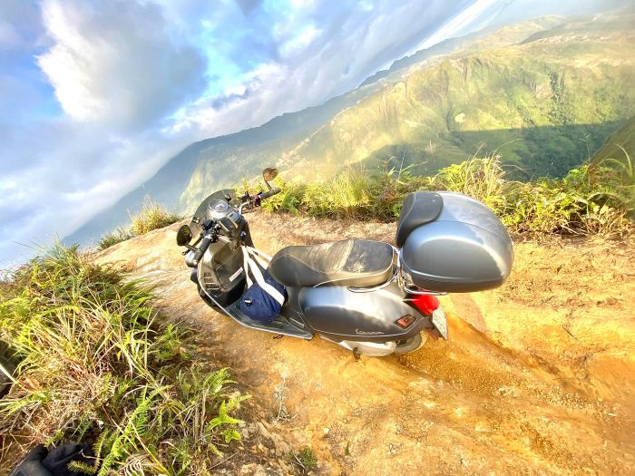 Đánh giá hành trình chinh phục lưng khủng long Tà Xùa cùng Vespa GTV 16